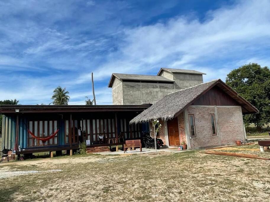 Rembulan Escape - The Container House Villa Kampung Penarik Exterior photo